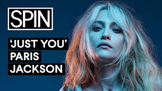 Kadr z teledysku Just You tekst piosenki Paris Jackson