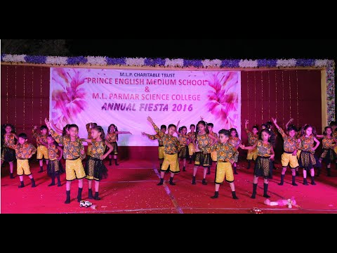 Rona kabhi nahi rona dance by 1st std @Annual Fiesta 2015-16