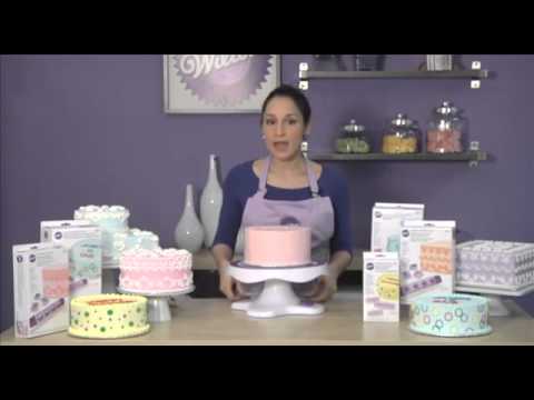 Set alphabet pour empreintes sur gâteau Wilton sur BienManger.com