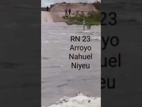 CORTE DE RUTA NACIONAL 23 entre Cacheuta y Ramos Mexia, Rio Negro.