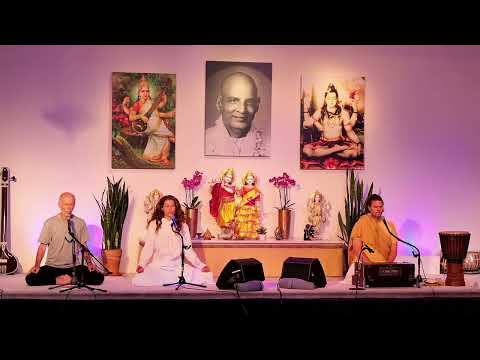 Satsang - Kirtan, Mantra und Arati mit Ramani & Shankara - Yoga Vidya Live, 11.08.2022, 07:00 Uhr