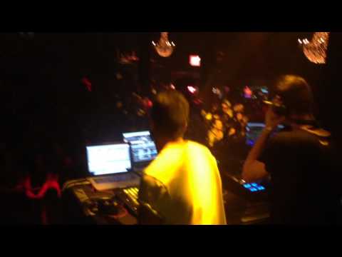 Medeew & Chicks Luv Us WeAre Together Festival 31/10/13 Mar