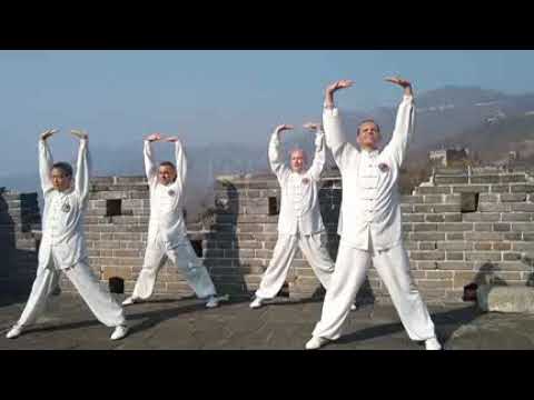 Health Qigong Ba Duan Jin Argentina's demonstration in the Great Wall