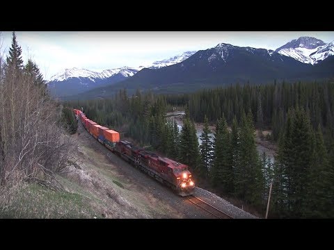 CP Train Spotting HD: CP 9652 & 8607 Departs CP 199 Out Of The Siding At Gap 7/8 5/6/17