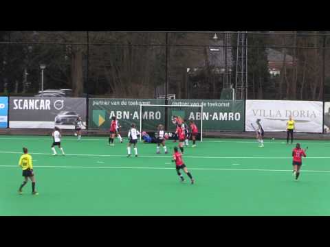 Veld hockey sur gazon College USA Universiteit OverBoarder - Lena Vandam