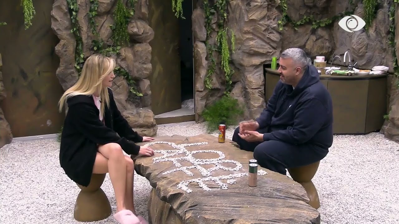 Të vjen era e petullave/ Rogerti nis bisedën me Selin