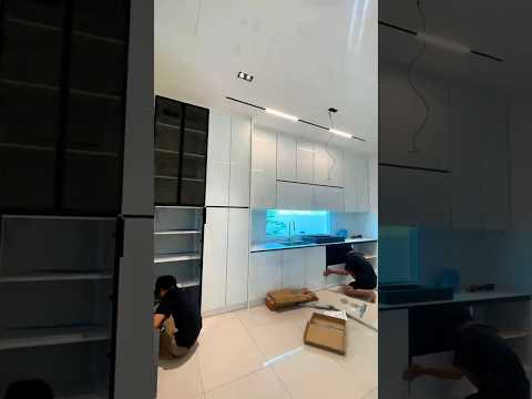 Installation Day: Kitchen Cabinet - Full Height 10ft 4G glass door with aluminium carcass