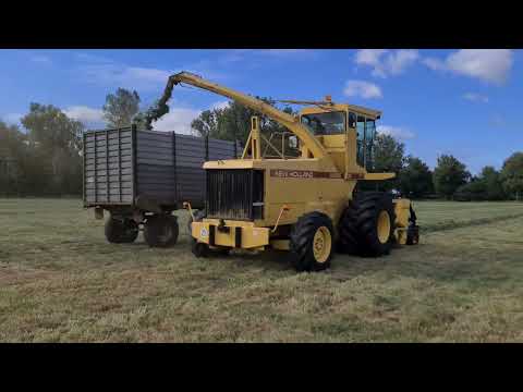 Grashäckseln 2025, New Holland 2405, Oldihacker Pr. Ströhen