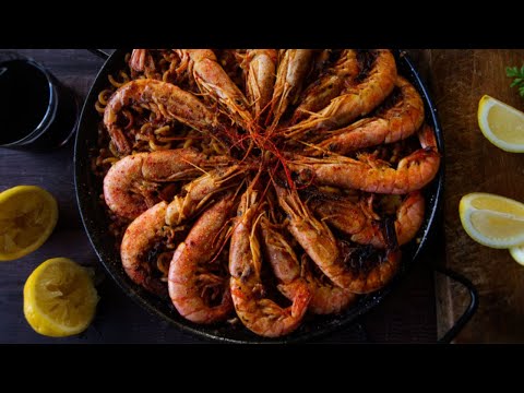 How to make Fideua Marisco (Spanish-style noodles with seafood)