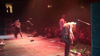 Cavo &quot;Champagne&quot; live with Shim from Sick Puppies