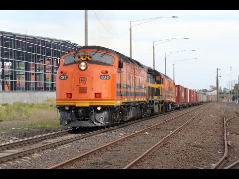 Classic EMD Bulldogs: CLF2, C501 & CLF4 - 7922V UP Dooen container train - 13/12/2020