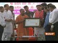 CCTV: Public loots dustbins from Krishnanjali Auditorium in Aligarh