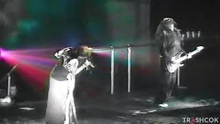 Korn No One&#39;s There live in Paris 2002 [Enhanced with new sound]