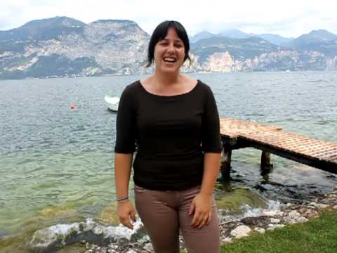 download lagu mp3 mp4 Couchsurfing Verona, download lagu Couchsurfing Verona gratis, unduh video klip Couchsurfing Verona