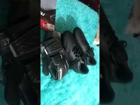 botines nuevos y guantes nuevos mañana me voy a entrenar a Unión de San Luis