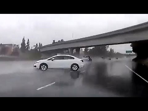 Hydroplaning car crashes on Dashcam - Driving in rain