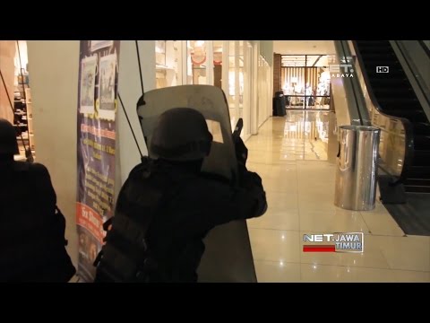 NET. JATIM - MALL JADI TEMPAT SIMULASI PENANGKAPAN TERORIS