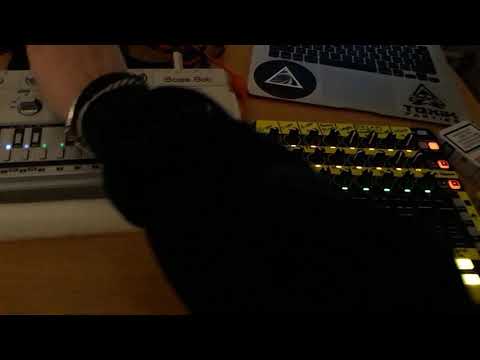 EDGR303 a.k.a. Acid Analog [extract live] ableton + tt-303