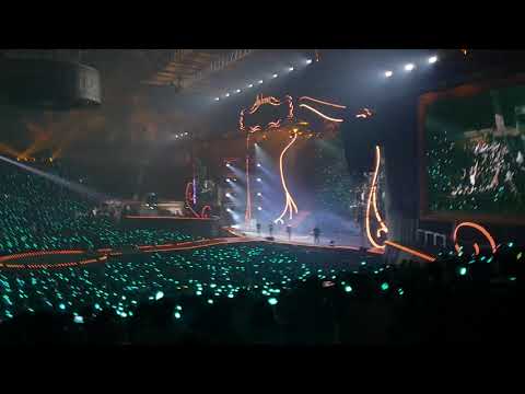 181117 아이유 (IU) 10주년 콘서트 2018 dlwlrma 서토콘 지오디(god) - 촛불 하나