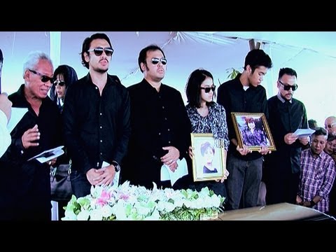 Duka Mendalam Mengiringi Pemakaman Penyanyi Diana Nasution - Intens 7 Oktober 2013