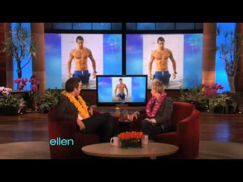 Hanging in Hawaii with Alex O'Loughlin(09/20/10)