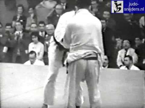 Judo 1961 Paris: Anton Geesink (NED) - Hitoshi Koga (JPN) [open] semi-final.
