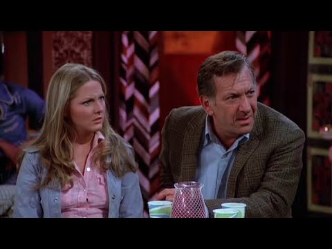 The Odd Couple | Groovy Chicks