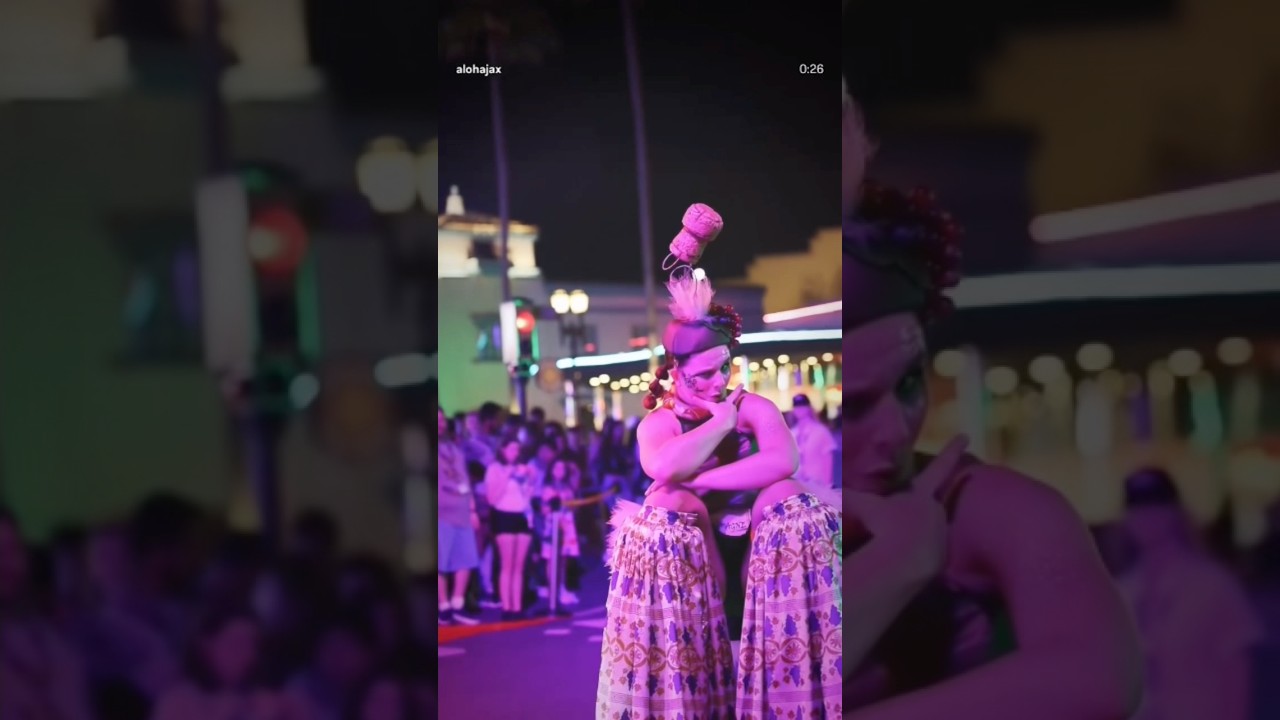Promotional video thumbnail 2 for Leah Holmes (Stilt Walker)