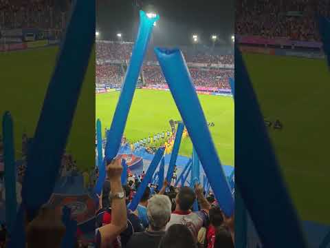 "Recibimiento a  Cerro Porteño contra Sporting Cristal en la Libertadores 2026" Barra: La Plaza y Comando &bull; Club: Cerro Porteño &bull; País: Paraguay