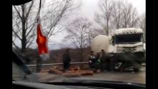 preview picture of video 'Бензовоз? догнал грузовик АТО с дровами'