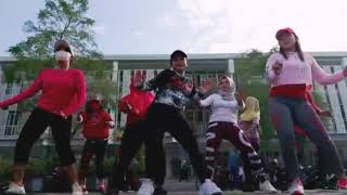 "Om Koploin Om" by Nella kharisma