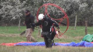 preview picture of video 'Paramotor Fail, Very funny for the Dutch'