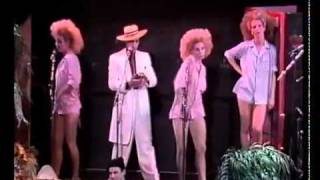 Kid Creole And The Coconuts: I'm A Wonderful Thing Baby [LIVE]