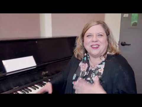 Σύντομο βίντεο σχετικά με το ρόλο του μουσικού προγυμναστή/ της μουσικής προγυμνάστριας από την [[#Οpera Theatre St Louis#]]. 