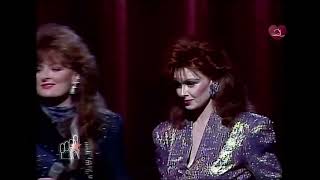 The Judds - Young Love (Strong Love)(1989)(TNN Viewers Choice Awards 720p)