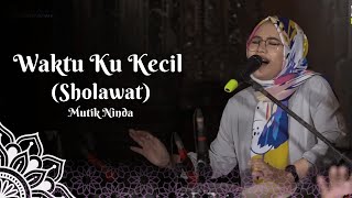 Download lagu Waktu Ku Kecil (Sholawat) - HJ Mutik Nida Ratu Kendang (Video Lirik) mp3