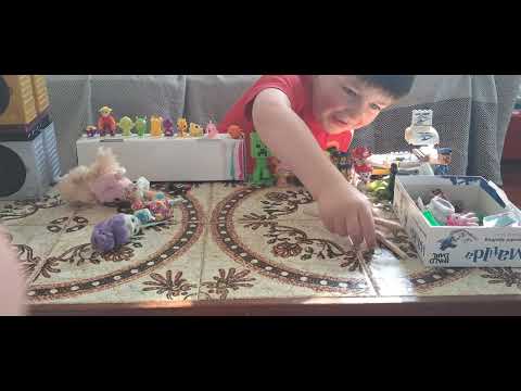 Lol Dolls tidy up before bedtime