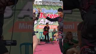 Download lagu aksi mintul di atas panggung bikin gagal fokus #mintul mp3 Download lagu aksi mintul di atas panggung bikin gagal fokus #mintul mp3