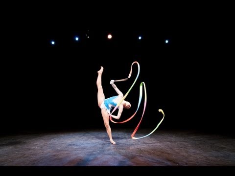 Mimello: Pokaz Gimnastyki Artystycznej - Sztuka Delikatne Piękno Taniec i Sportowa Dynamika