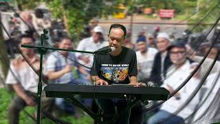 Download lagu Kurnia dan pesona. Fariz rm cover. Tes vokal ala kadar. mp3 Download lagu Kurnia dan pesona. Fariz rm cover. Tes vokal ala kadar. mp3