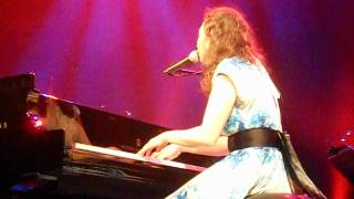 Don&#39;t Leave Me ( Ne me quitte pas )- Regina Spektor Live in Paris