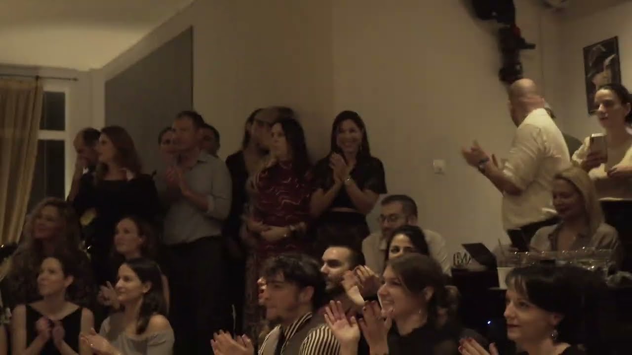 ALEJANDRO LARENAS Y MARISOL MORALES | Athens, 2022 1/4 Ya estamos iguales