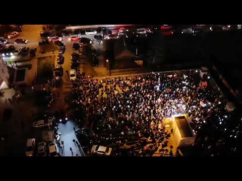 Водители сигналят в память Романа Бондаренко у "площади Перемен"