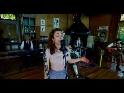 Chloe Feoranzo - He ain't got rhythm 4K