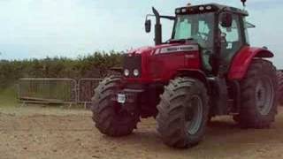 preview picture of video 'Brtitish Tractor Challenge 2141 World Record (5)'