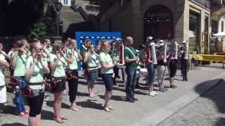 preview picture of video 'Mussinan Marsch﻿ Kinder + Erwachsenen Spielmannszug Radeberg 2013'