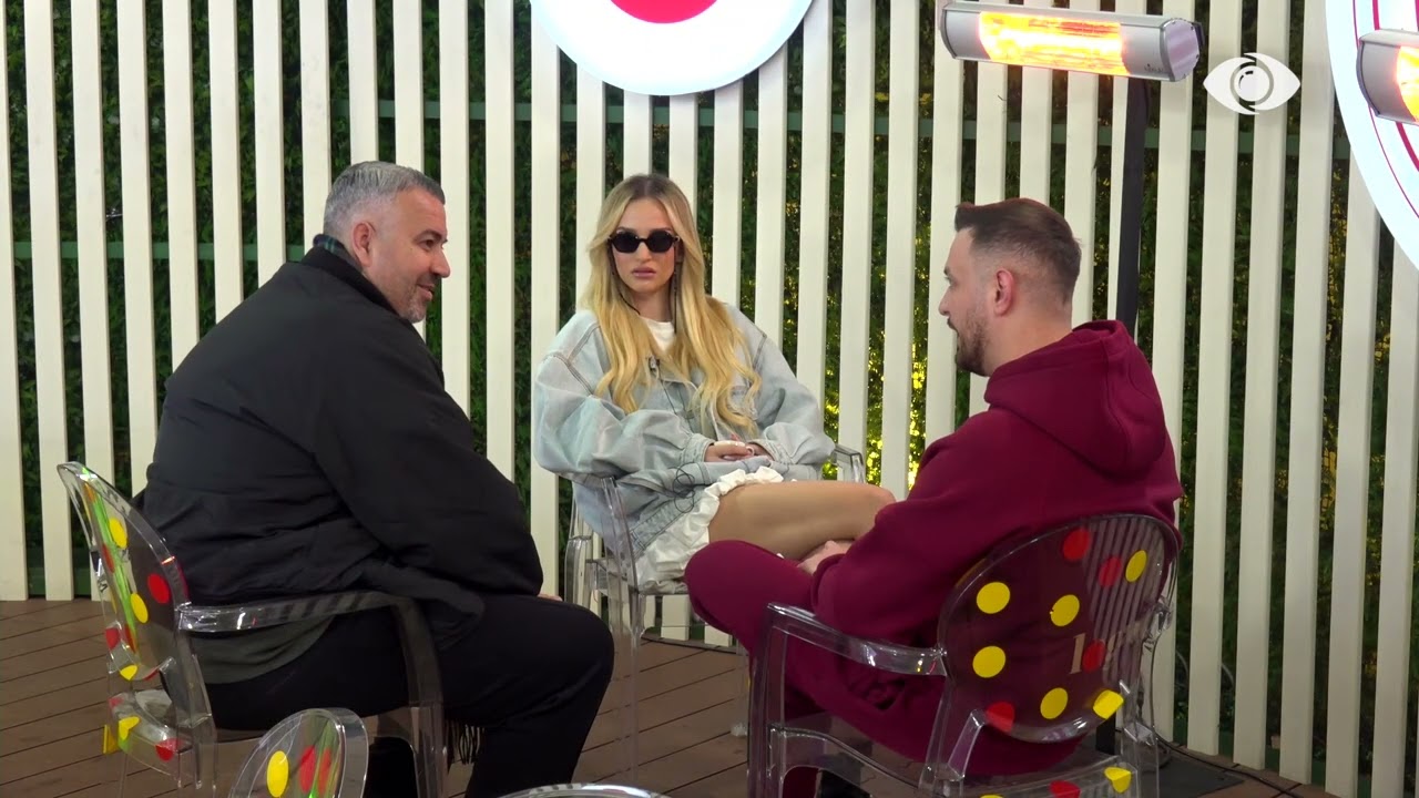 Unë, ti dhe Miri në kuzhinë/ Rogerti flet me Selin për ndarjen e punëve