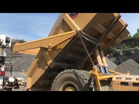 Caterpillar 770G with Maxter Tailgate PA