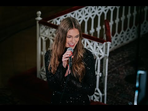 Hold My Hand (Lady Gaga): Valerie Kaňová - Vali Angel