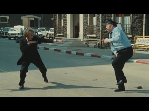 Le Retour du Grand Blond - François Perrin VS Security Guard